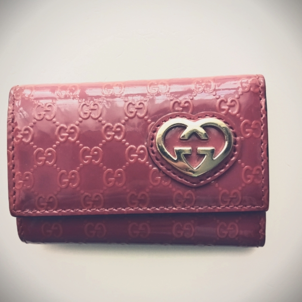 GUCCI Pink Patent Leather GG Gold Heart Logo Key/Card Holder